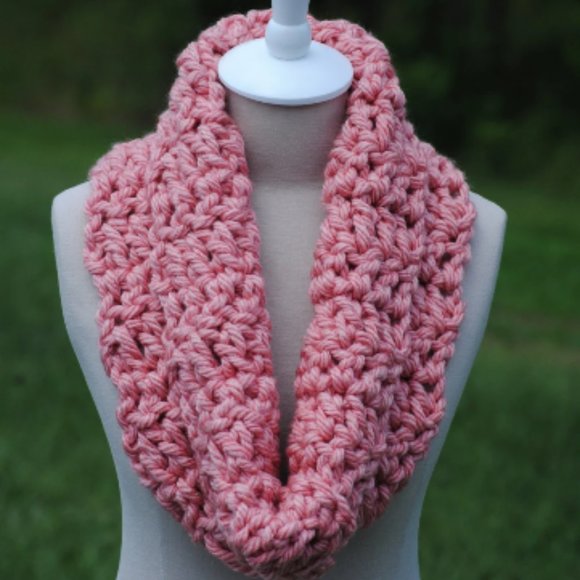 Crochet Antique Rose Thick Cowl/New - Picture 1 of 4